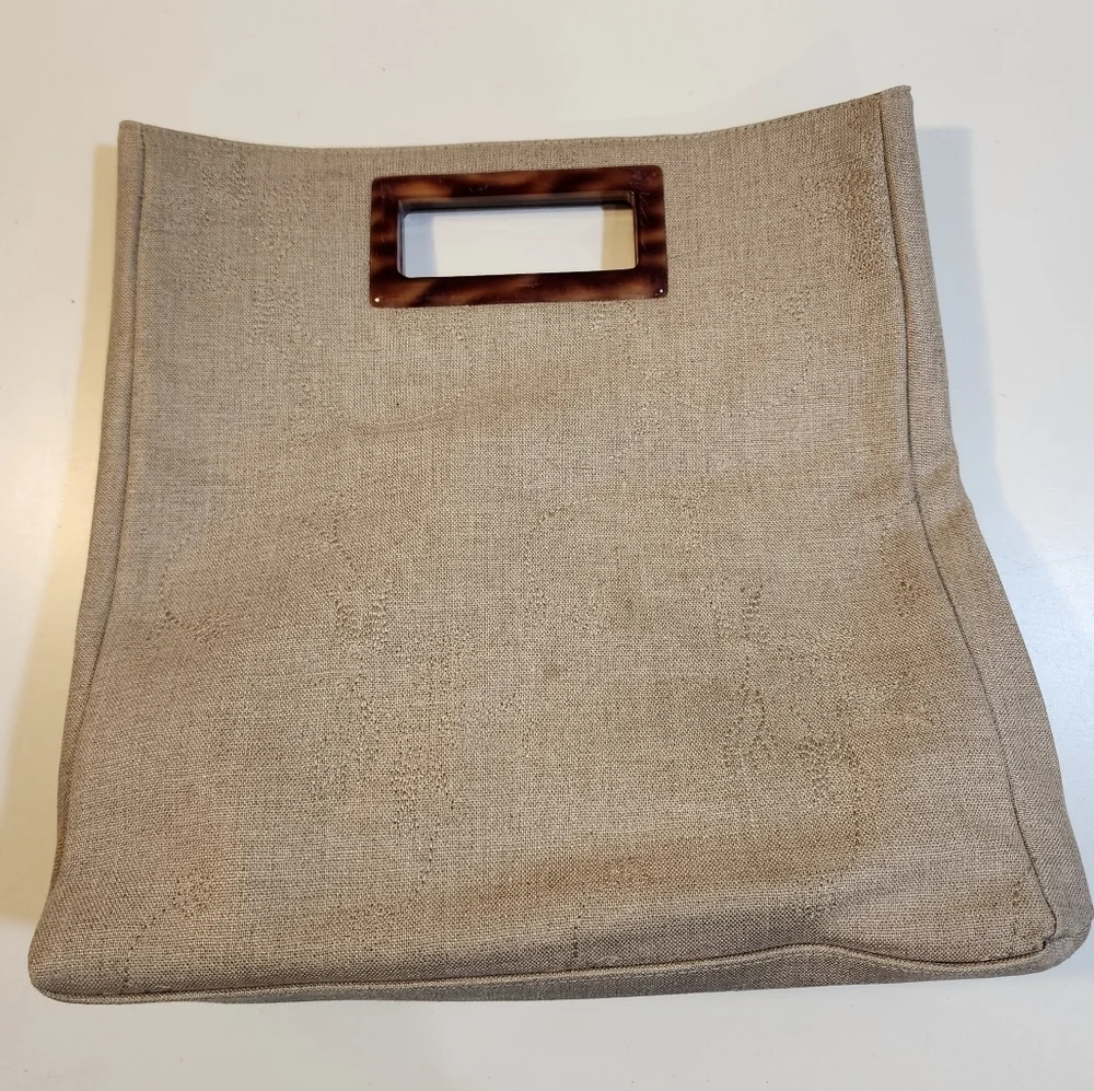 Amada Smith beige embroidered purse Witj Tortoise Shell Handle
